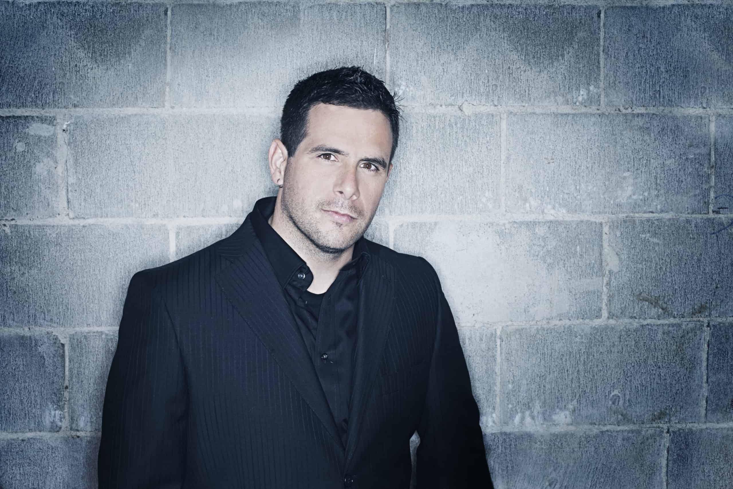 Indigenous hypnotist empowers First Nation youth to follow their dreams