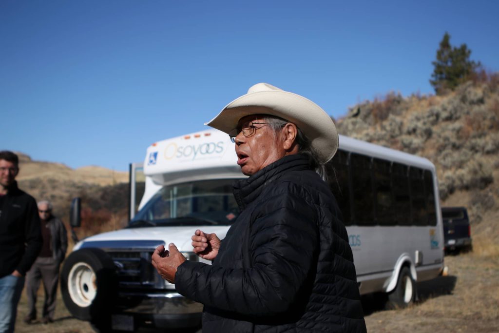 cewel’na Leon Louis of the Lower Similkameen Indian Band conducts a cultural tour of kłlilx’w (Spotted Lake), located seven km west of sw̓iw̓s (Osoyoos) in syilx homelands, on Oct. 27. Photo by Aaron Hemens
