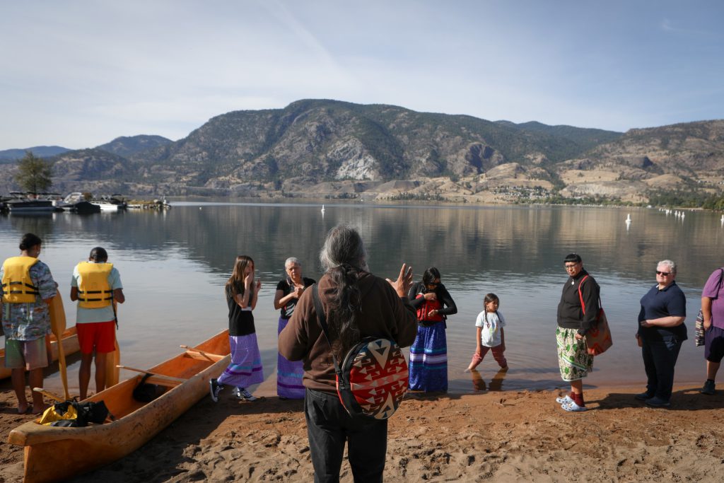 Herman Edward, of the Lower Similkameen Indian Band, addresses paddlers before a canoe journey from Skaha Lake to sx̌ʷəx̌ʷnitkʷ (Okanagan Falls) on Sept. 21, during the syilx Nation’s 2024 salmon feast and celebration weekend. Photo by Aaron Hemens