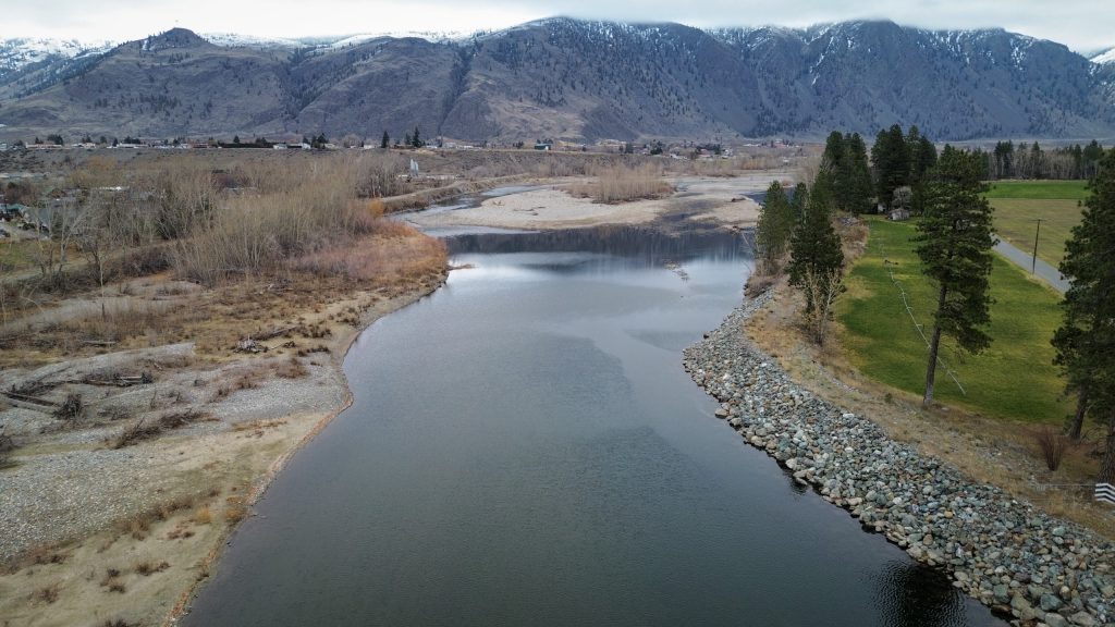 The Similkameen River, pictured on Dec. 4, 2024, flowing through the town of Keremeos in smǝlqmíx homelands. Photo by Aaron Hemens