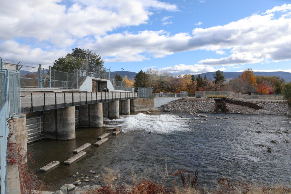 Facing east towards the Okanagan Lake Dam in sn’pink’tn (Penticton) on Nov. 7, with the fish passage entrance along sq’awsitkʷ (the Okanagan River) located to the centre-right of the image. Photo by Aaron Hemens