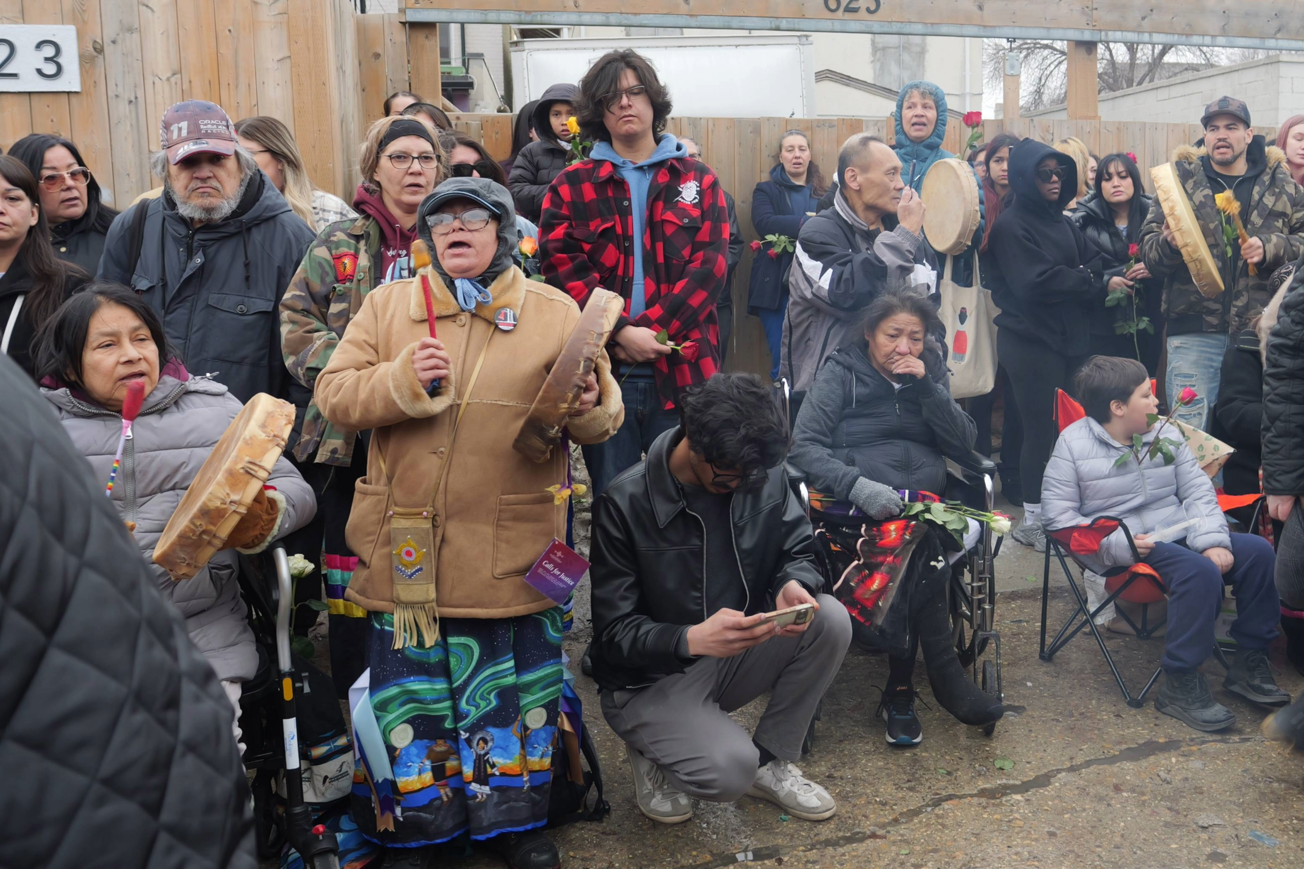 ‘Leah carried a deep love for her family’: Mother of 2 mourned at Winnipeg vigil